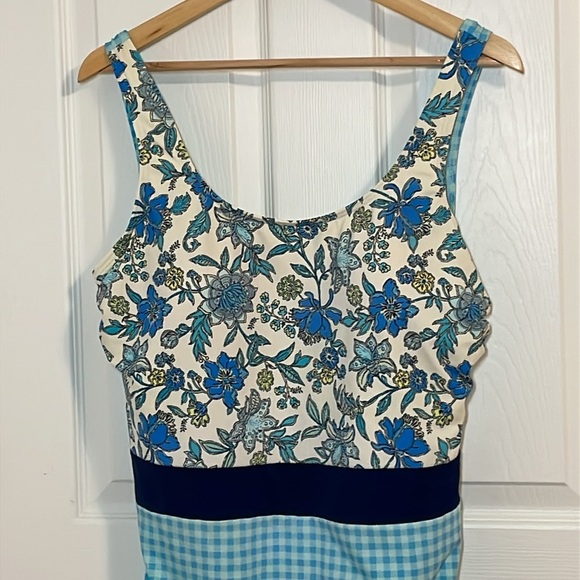 Lands' End Womens Scoop Neck Soft Cup Tugless Tank Swimsuit, 18 - Picture 3 of 6